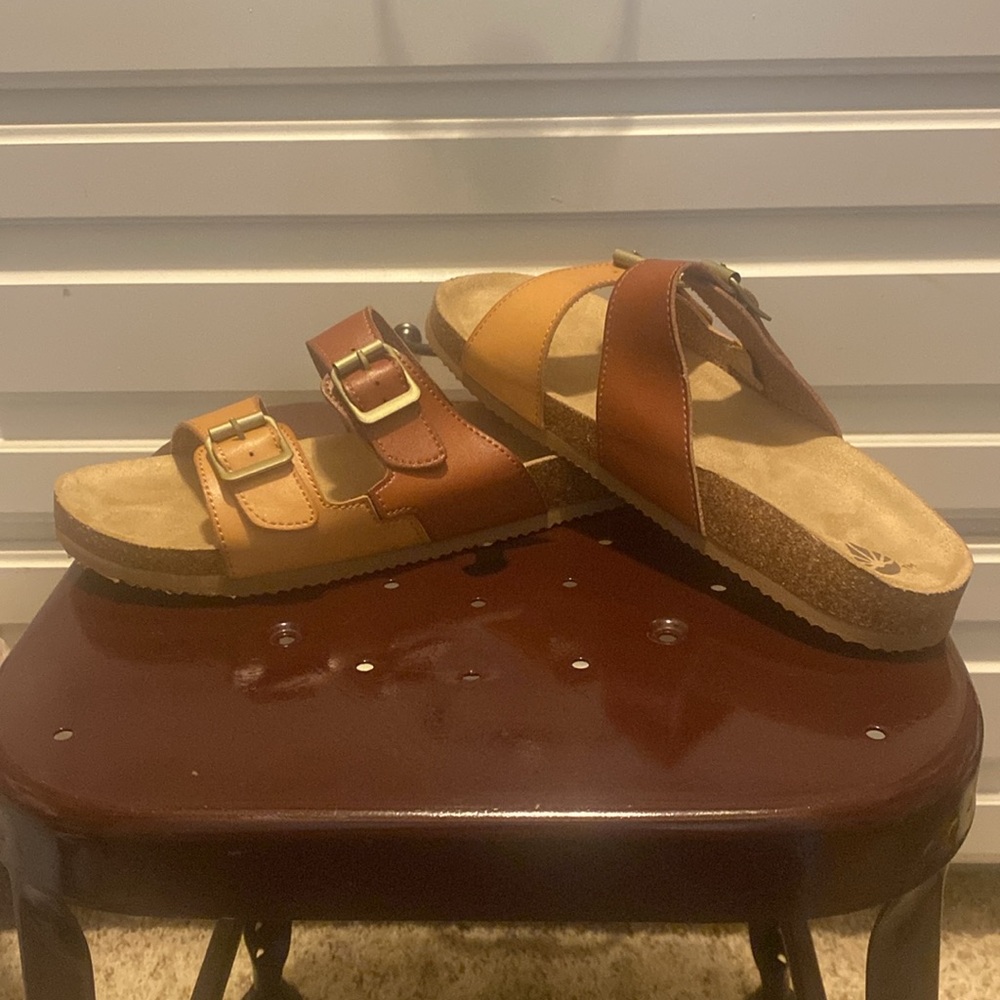 EUC. Brown and Tan Sandals. Women’s Size 10 - Picture 8 of 13